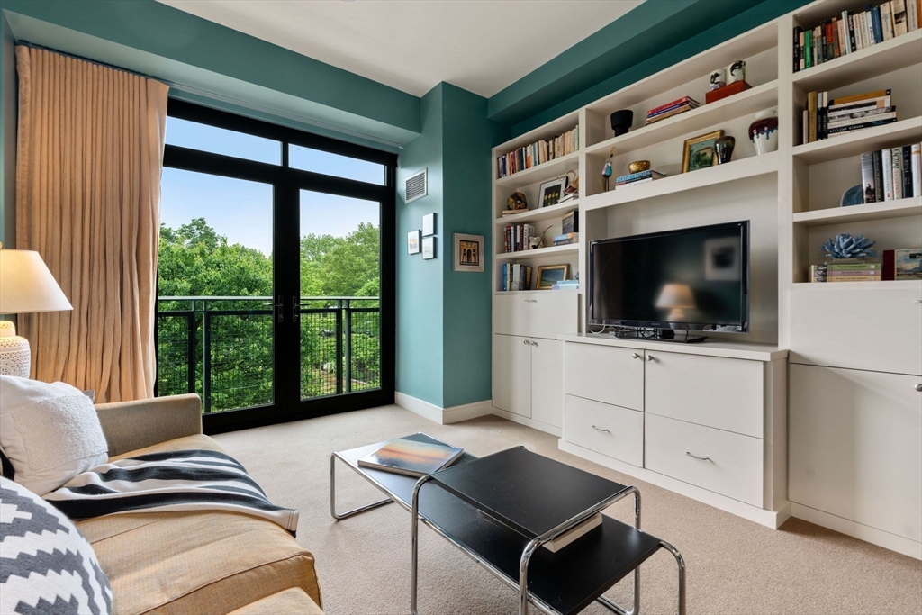 2400 Beacon St # 203