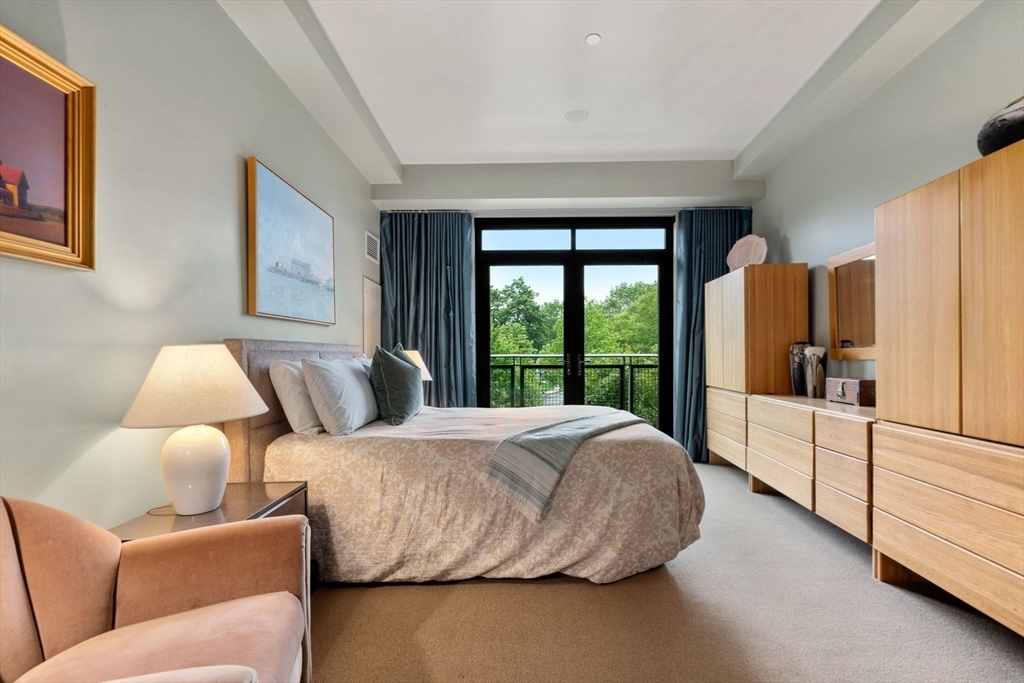 2400 Beacon St # 203