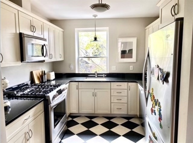 140 Beaconsfield # 6