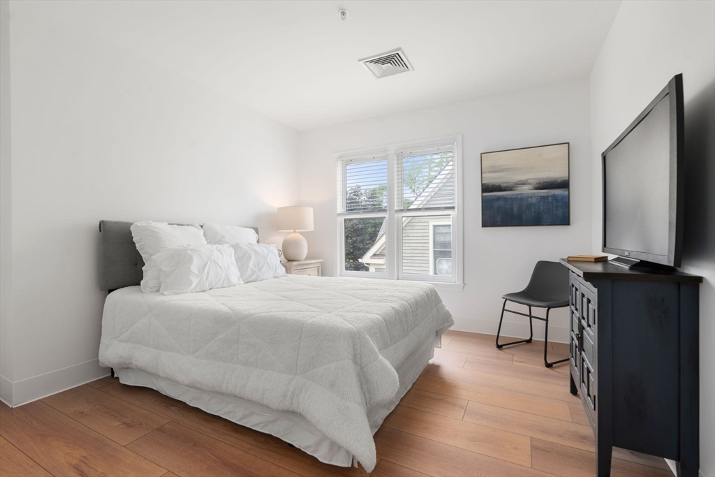 1 Davenport Street # 11