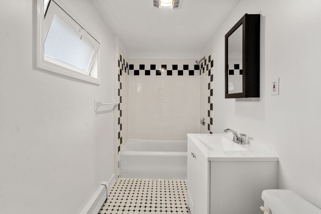 98-102 Franklin St # 4