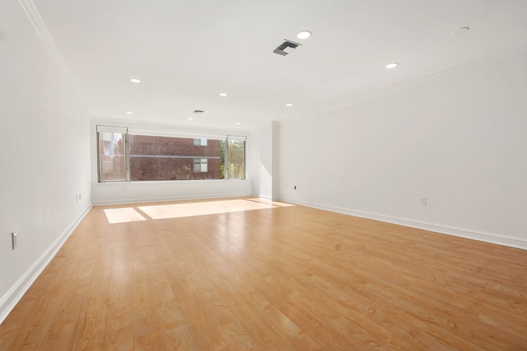 183 Oak Street # 306C