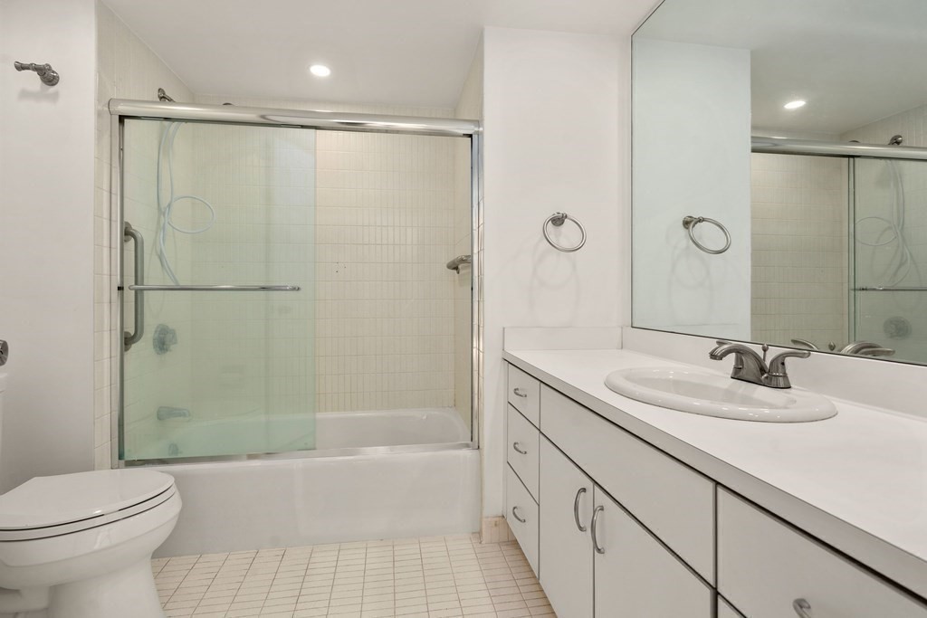 183 Oak Street # 306C