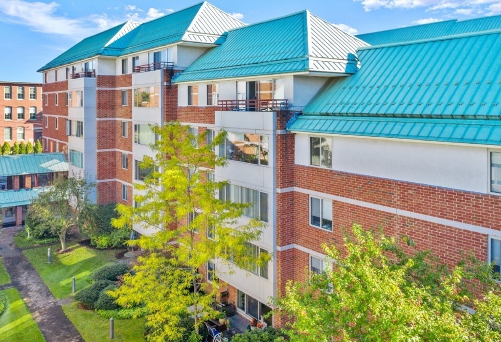 183 Oak Street # 306C