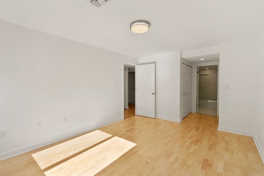 183 Oak Street # 306C