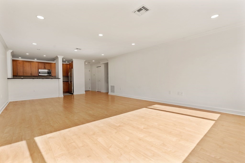 183 Oak Street # 306C