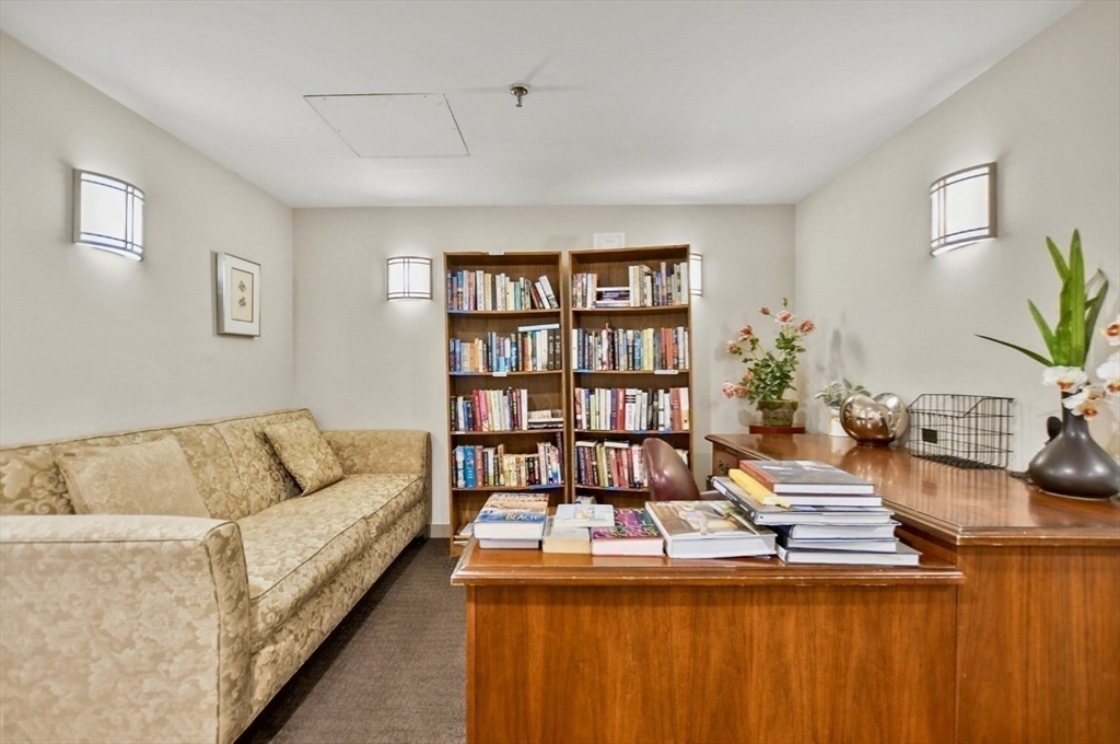 183 Oak Street # 306C