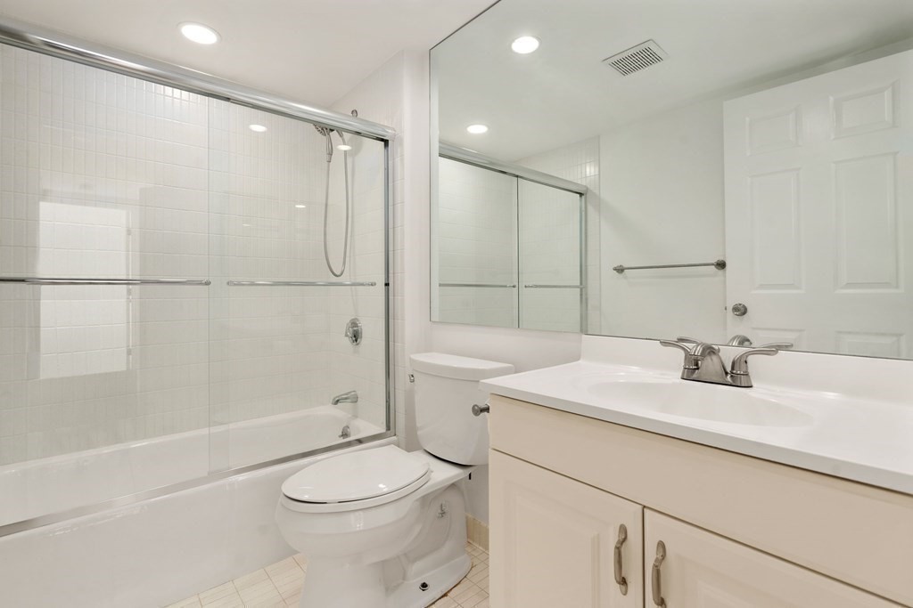 183 Oak Street # 306C