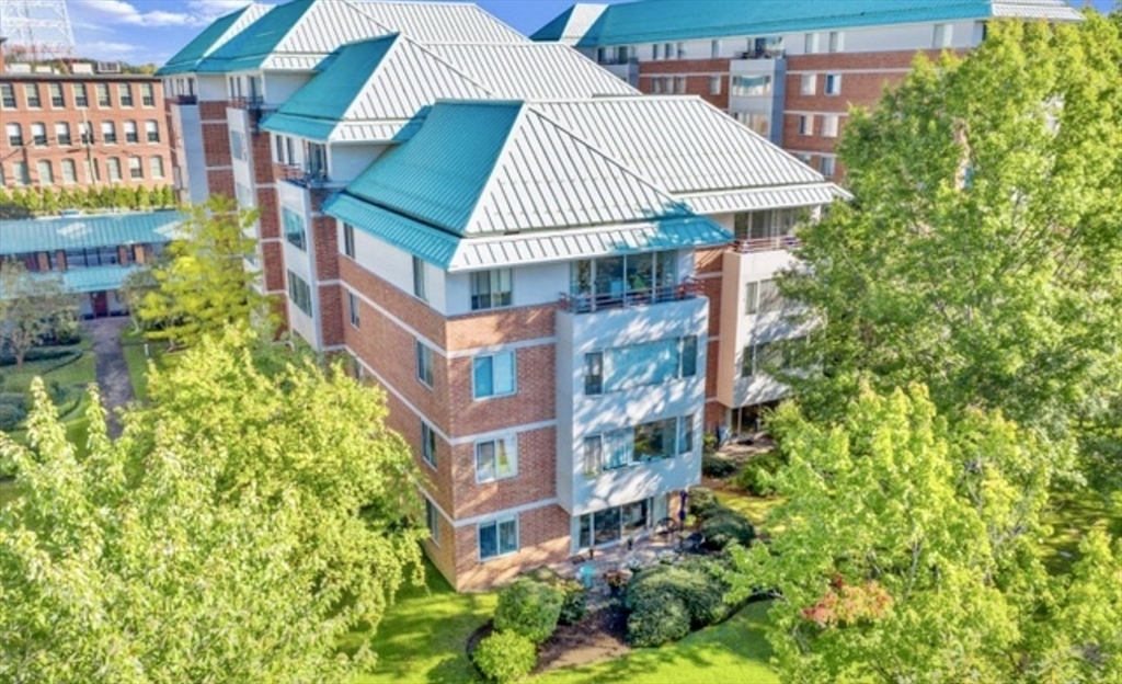 183 Oak Street # 306C