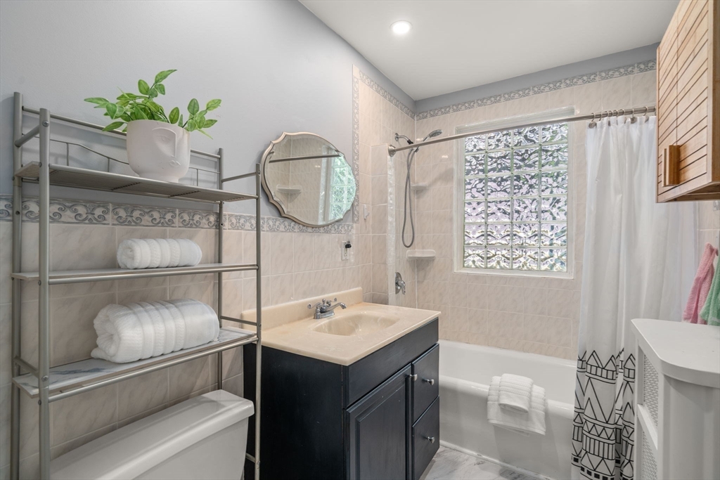 22 Holland Street # 22