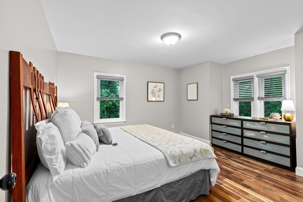 30 Bay Rd