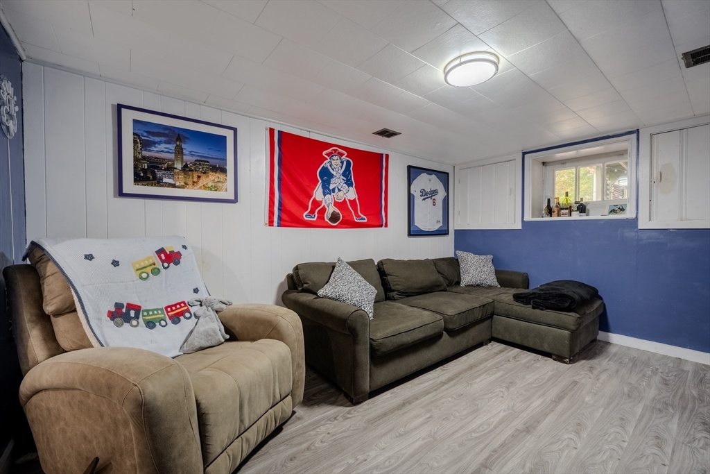 35 Lindenwood Rd