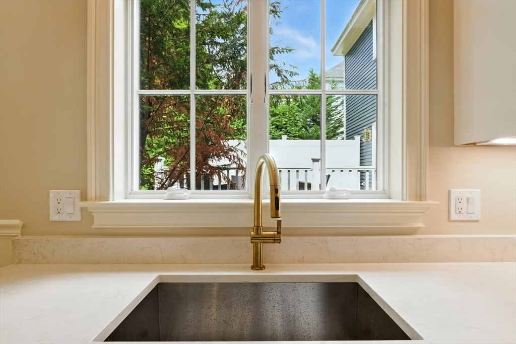 23-1 Francis Street # 1 Unit: 23-1