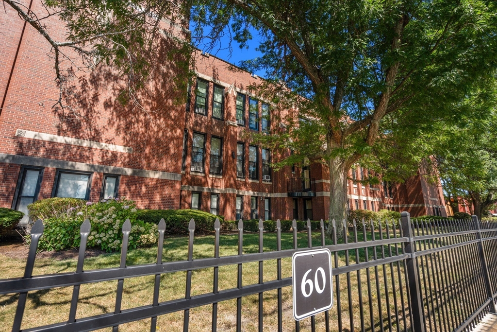 60 Gibson St # 304