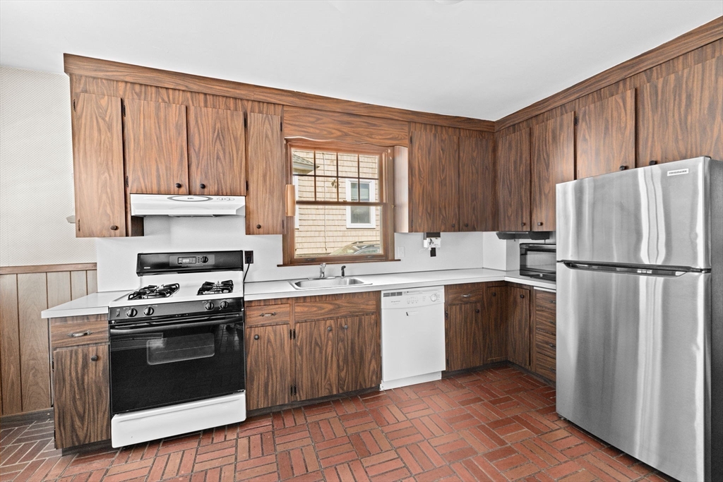 51 Linden St