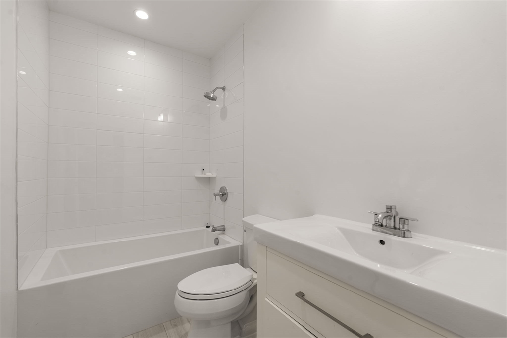 18 Chestnut Pl # 18