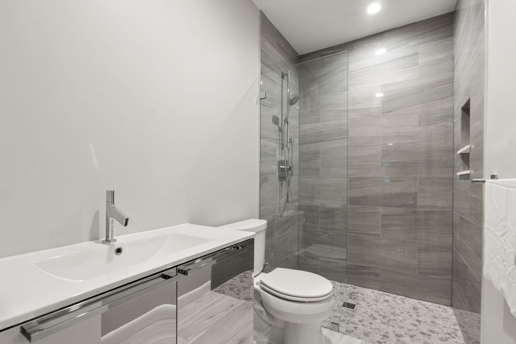 18 Chestnut Pl # 18