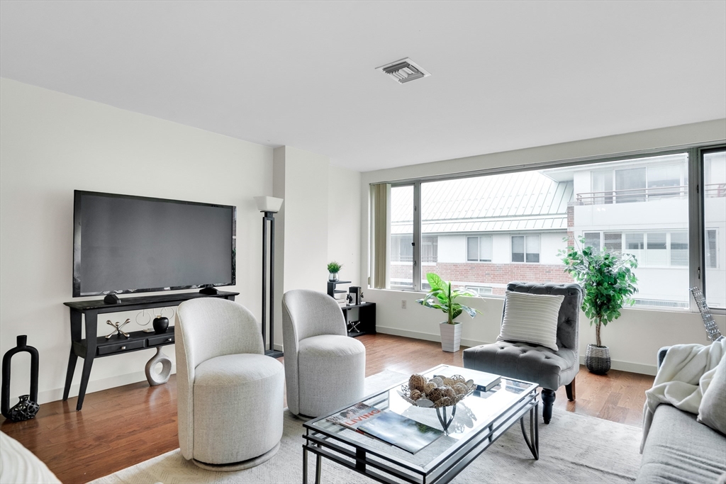 183 Oak Street # 205