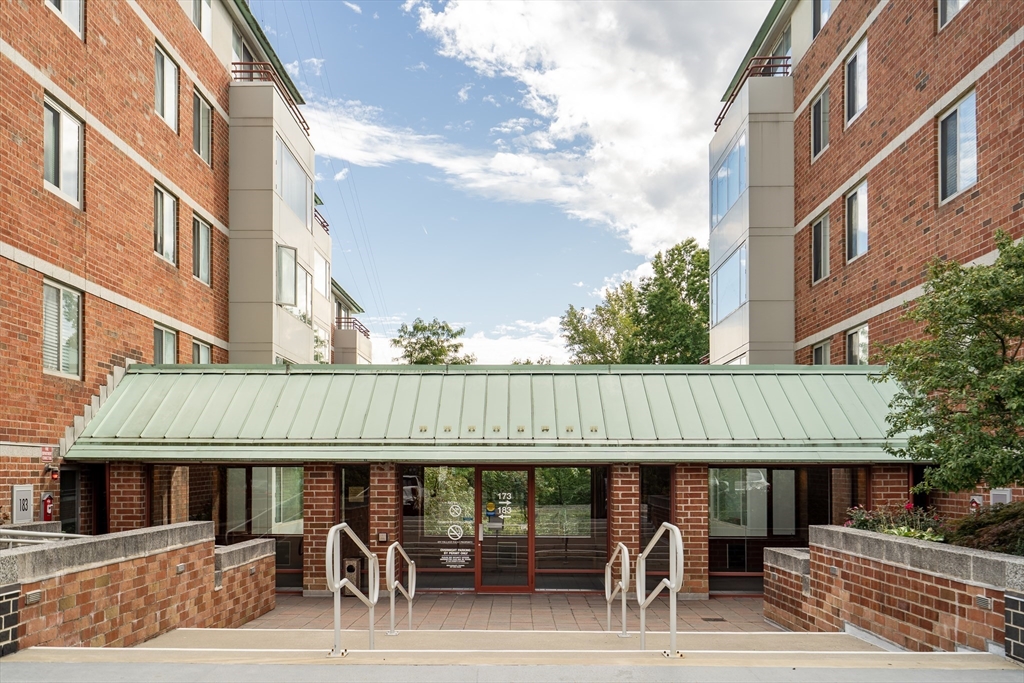 183 Oak Street # 205