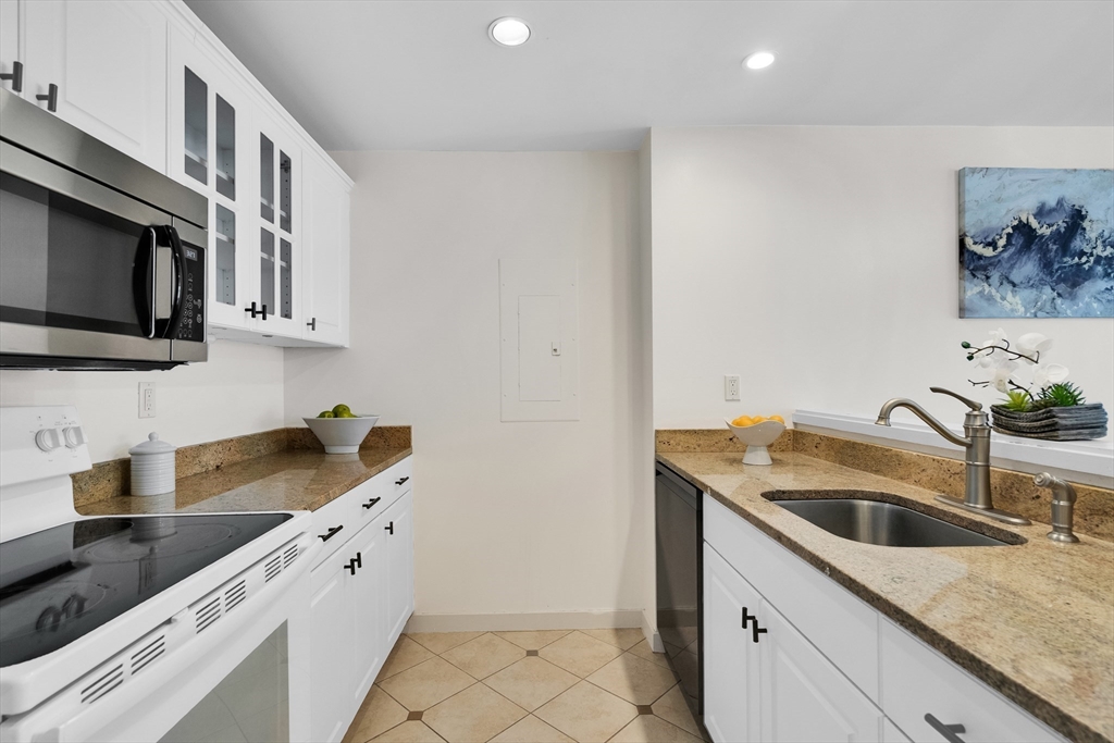 183 Oak Street # 205