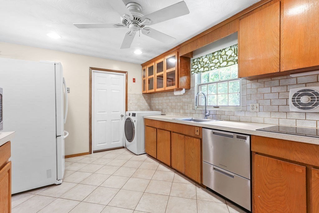 3 Merrill Dr