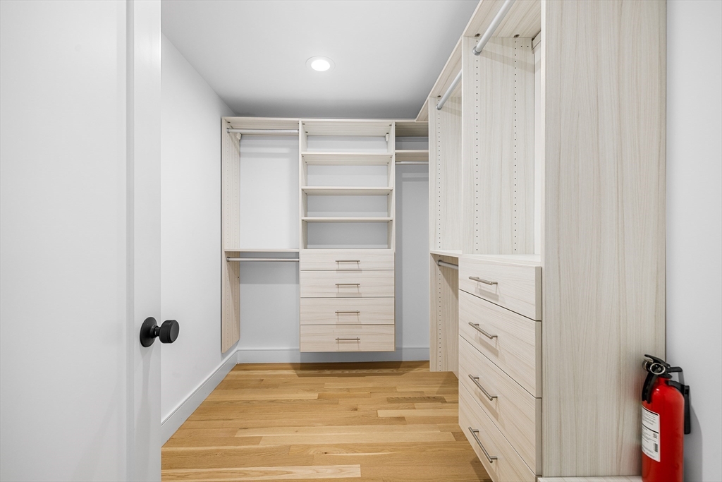 102 Thurston Rd # 100