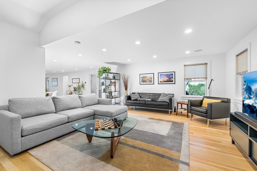 102 Thurston Rd # 100