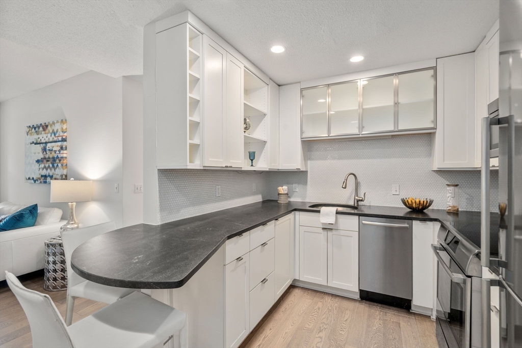 51 Pettee St # 11