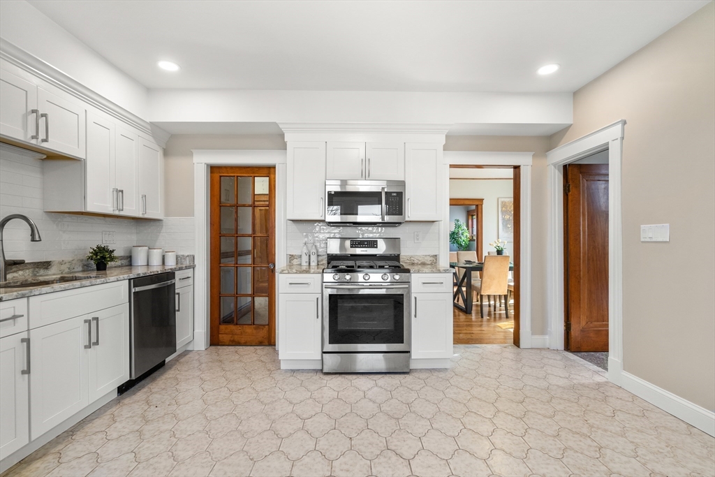 8 Charlesview St # 2