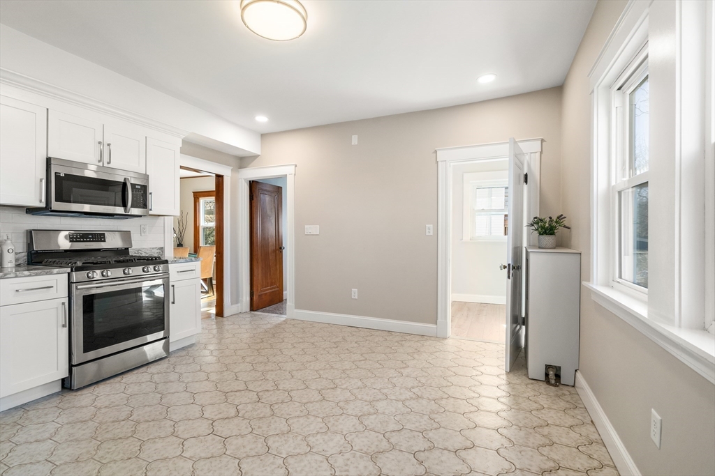 8 Charlesview St # 2