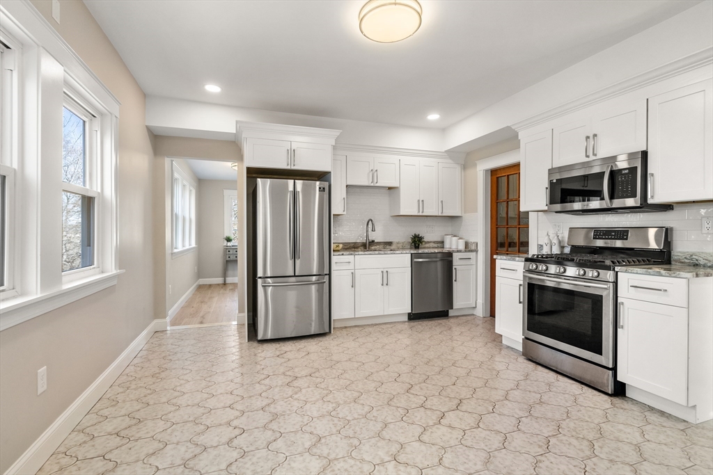 8 Charlesview St # 2