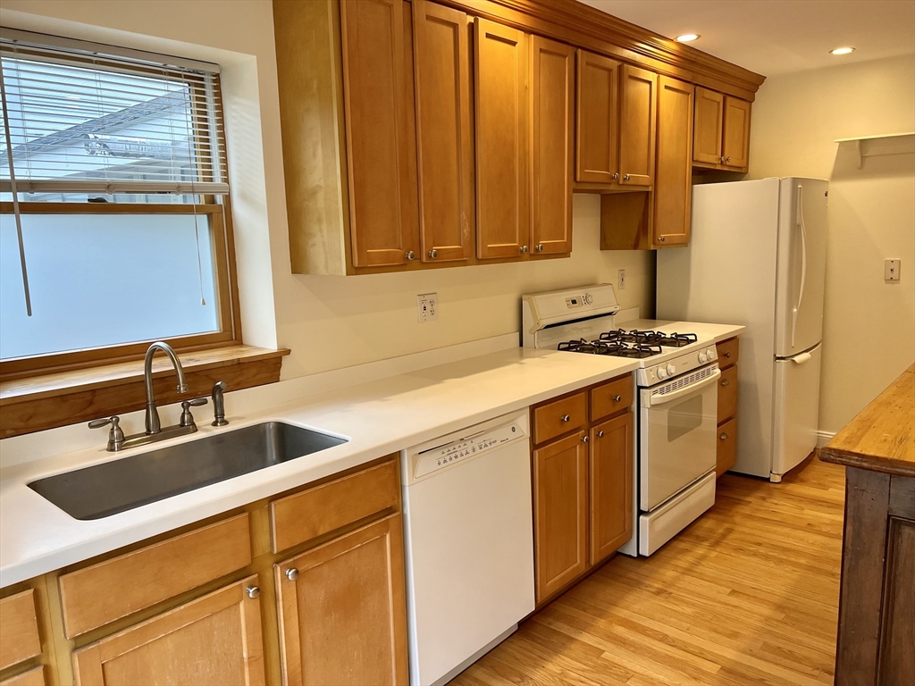 46 Auburndale Ave # 46