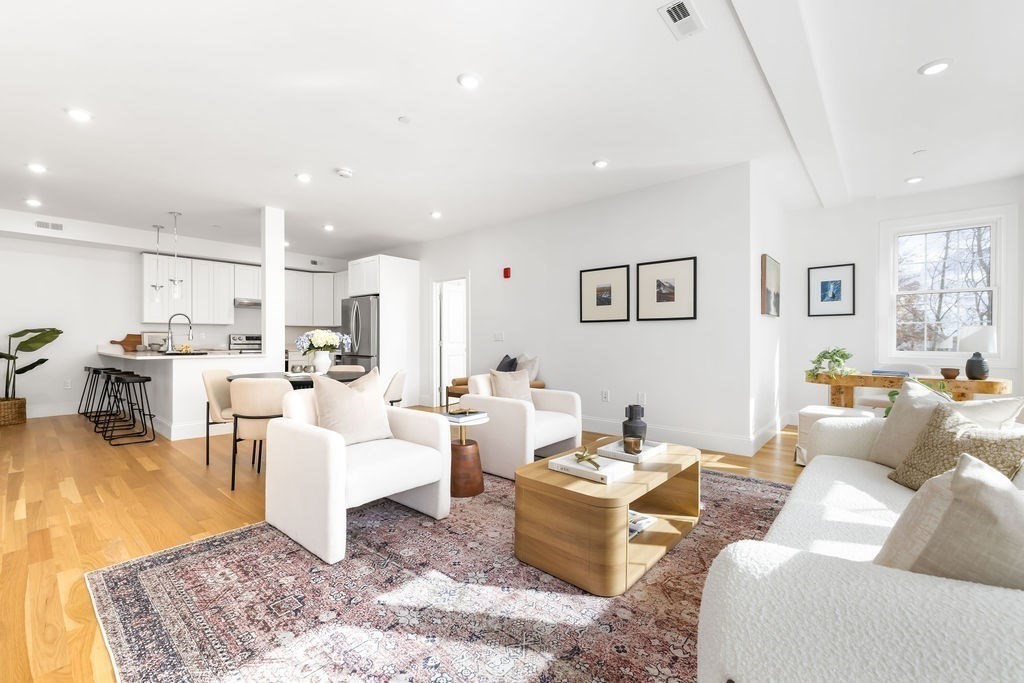 272 Lincoln Street # 103