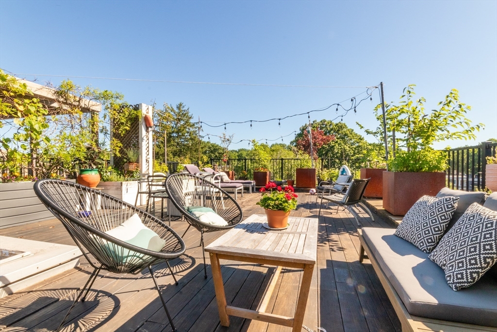 28 Seaverns Ave # 8