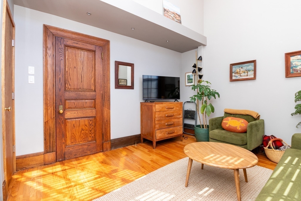 28 Seaverns Ave # 8