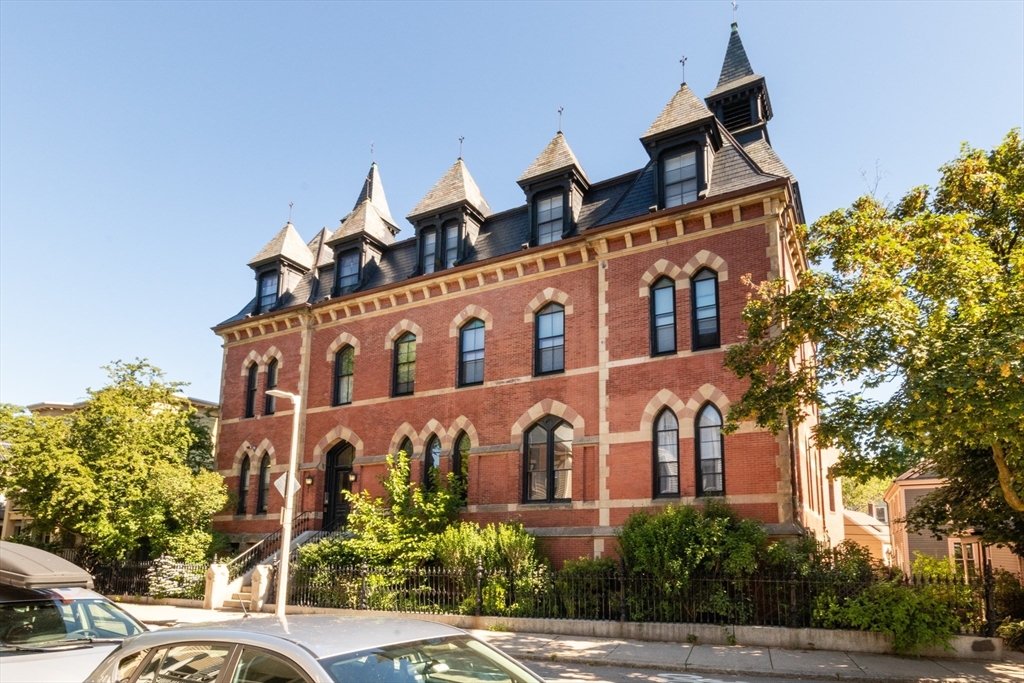 28 Seaverns Ave # 8