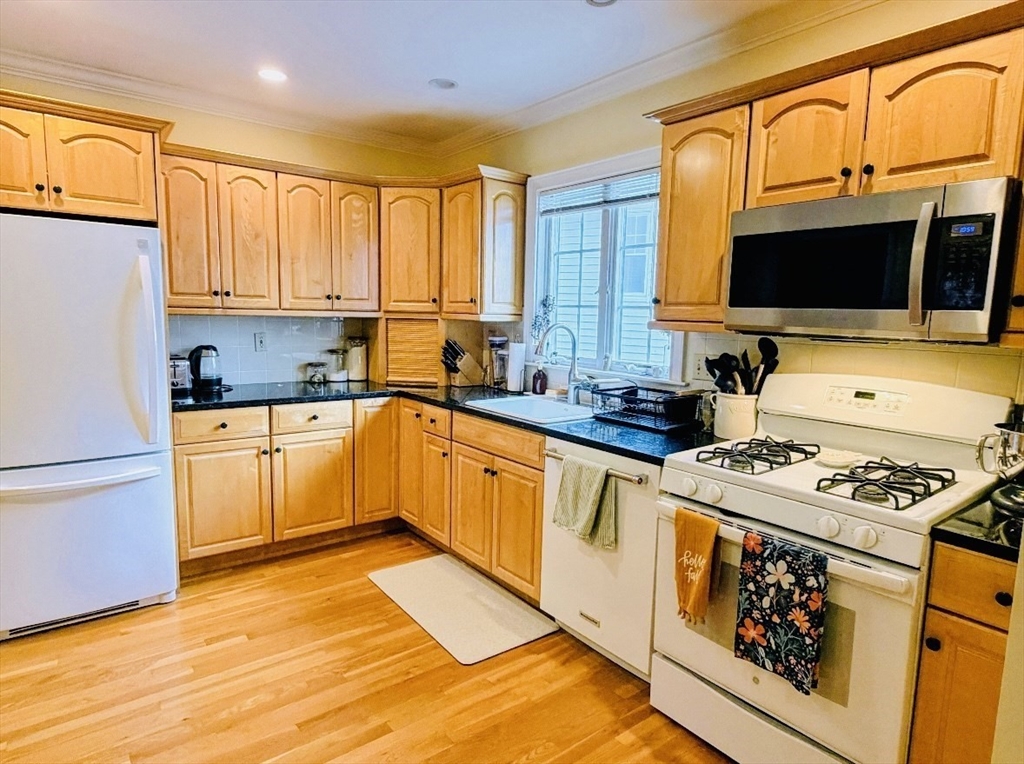 89 Perthshire Rd # 2
