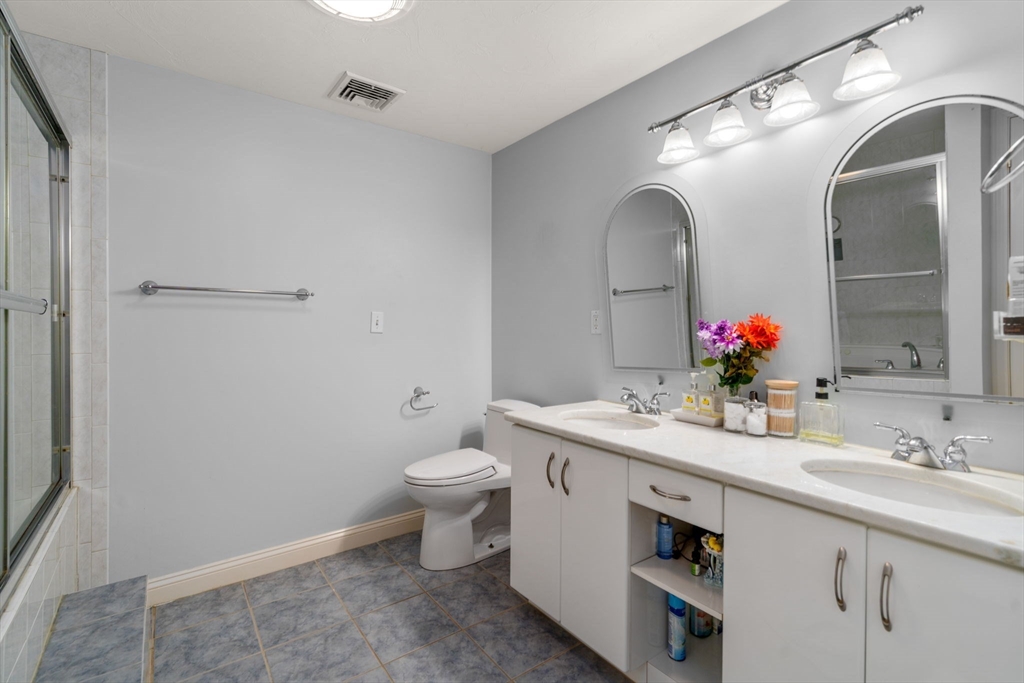 215 Saint Mary St # 3