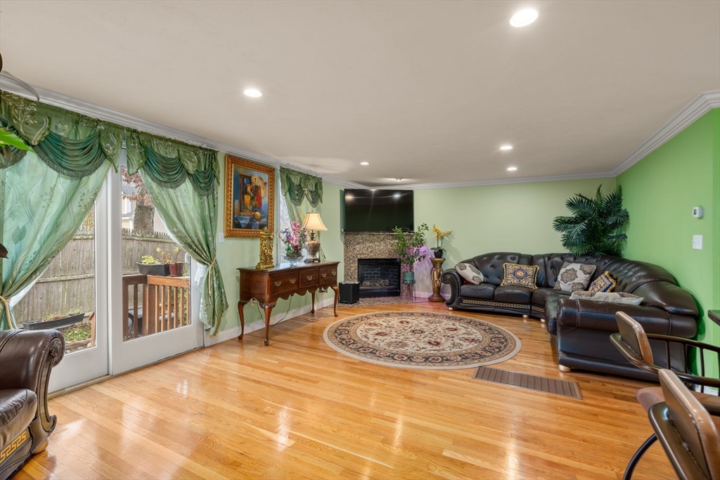 215 Saint Mary St # 3