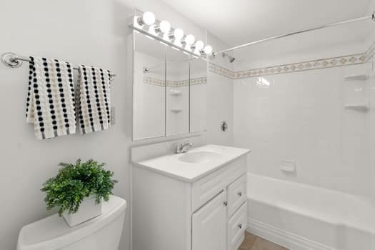 20 Hammond Pond Pkwy # 602