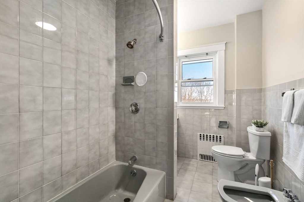 8 Charlesview St # 8