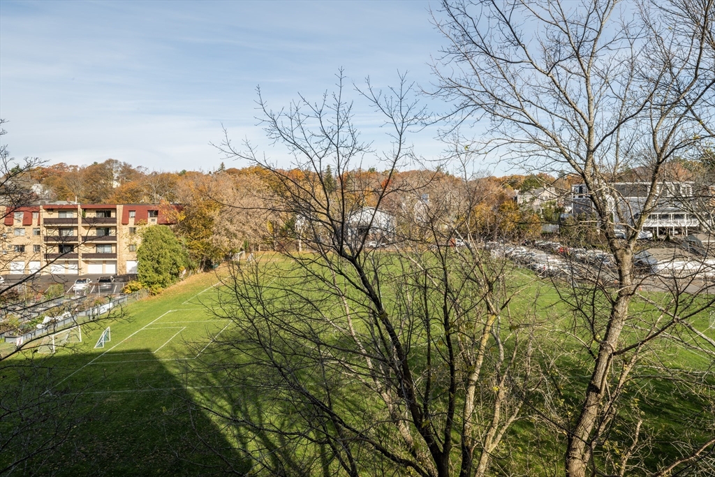 51 Melrose St Unit: 4D