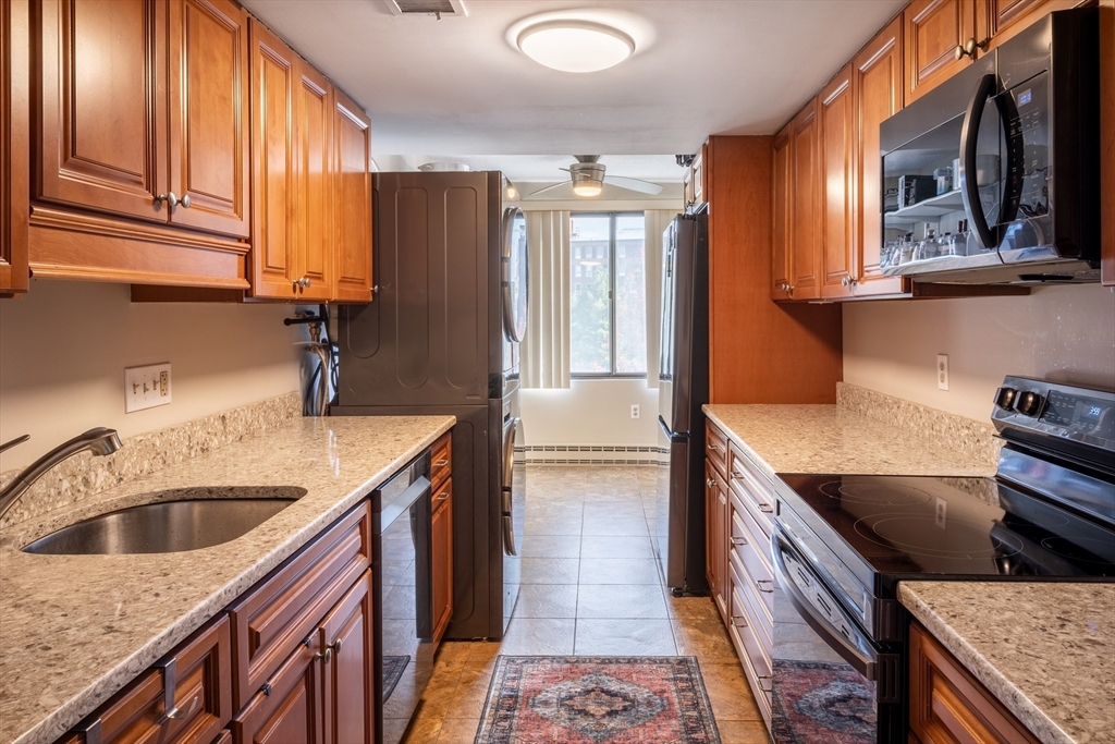 51 Melrose St Unit: 4D