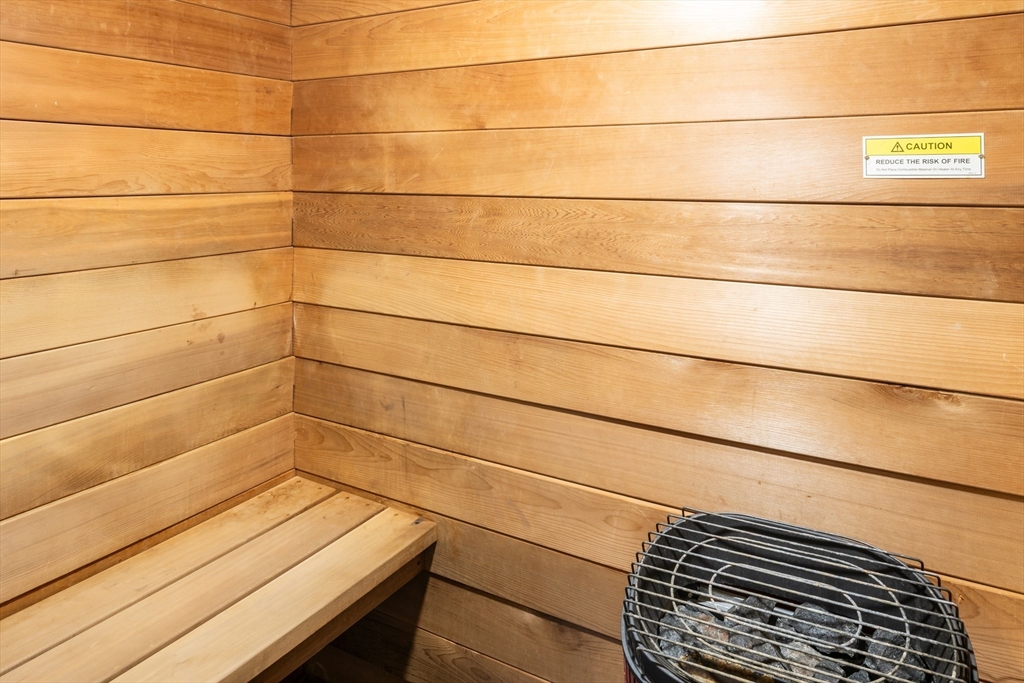 51 Melrose St Unit: 4D