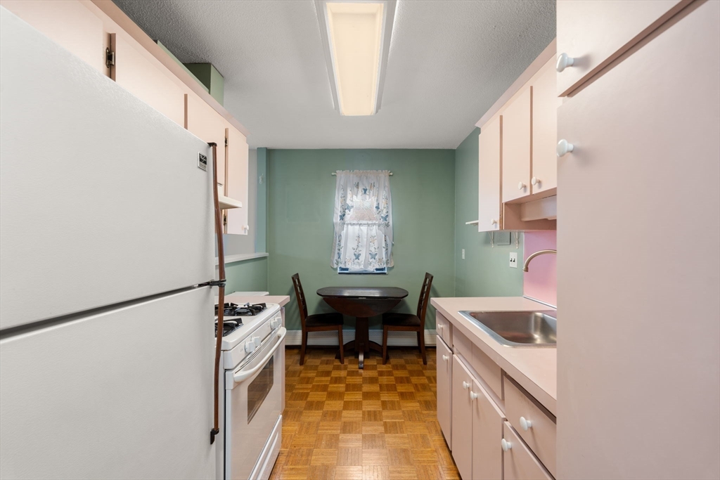 4925 Washington # 201