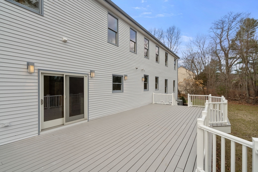 140 York St