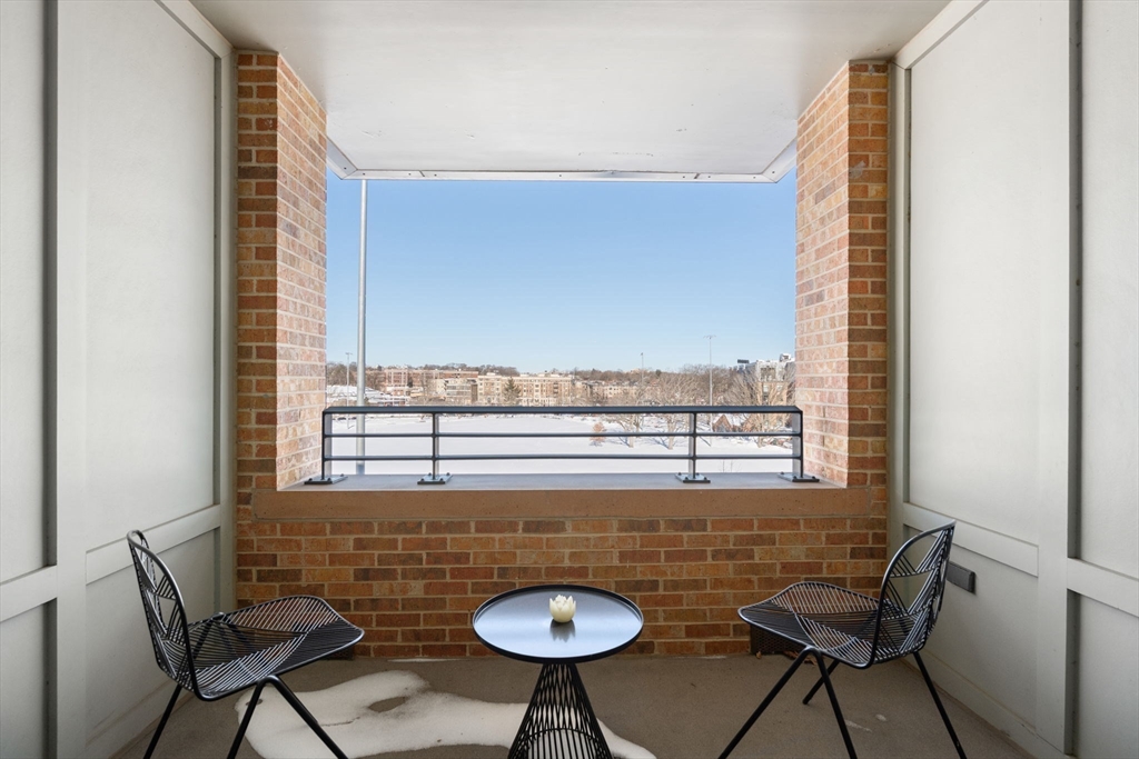 2400 Beacon St # 409