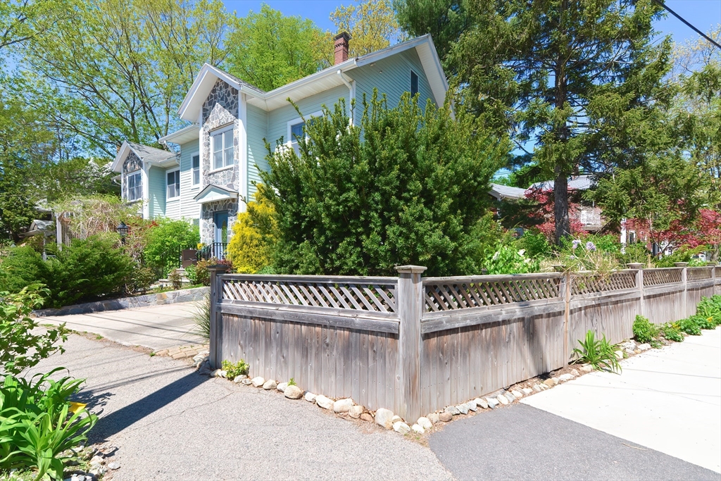 3 Forest St