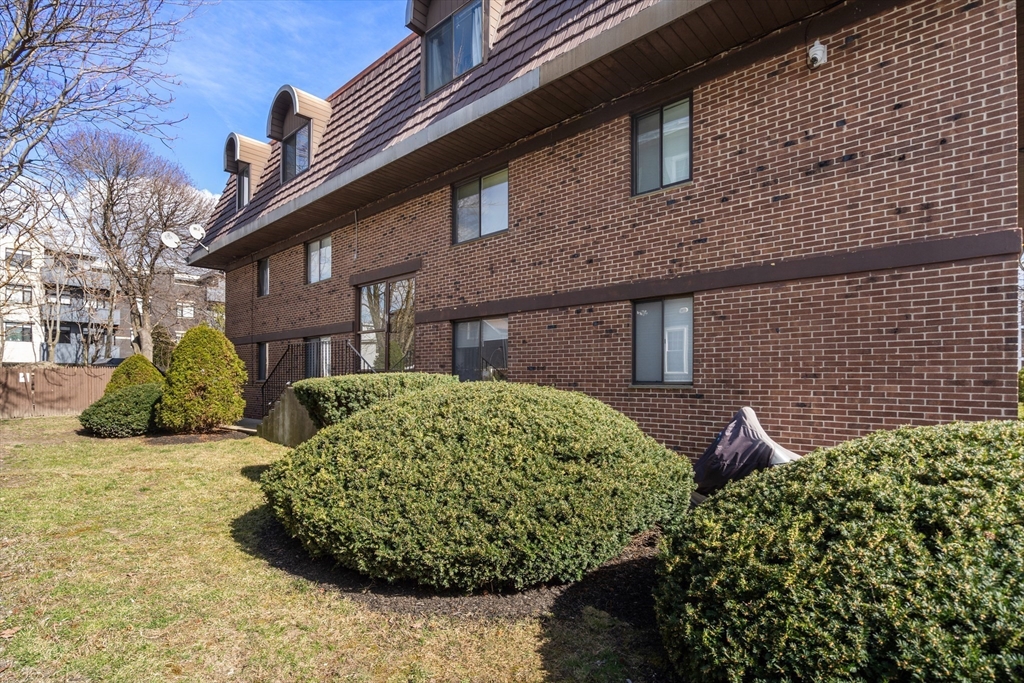 84 Grant St # 12