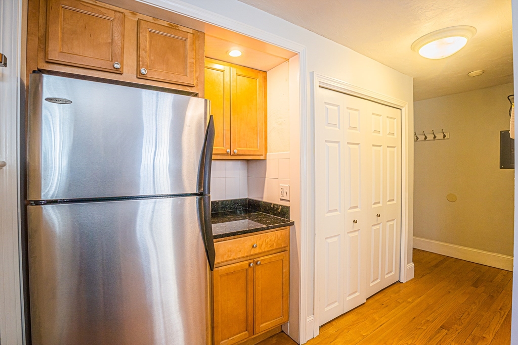 7 Mortimer Pl # 2